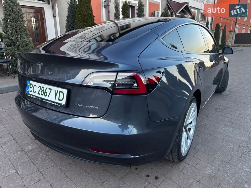Седан Tesla Model 3 2022 в Стрию