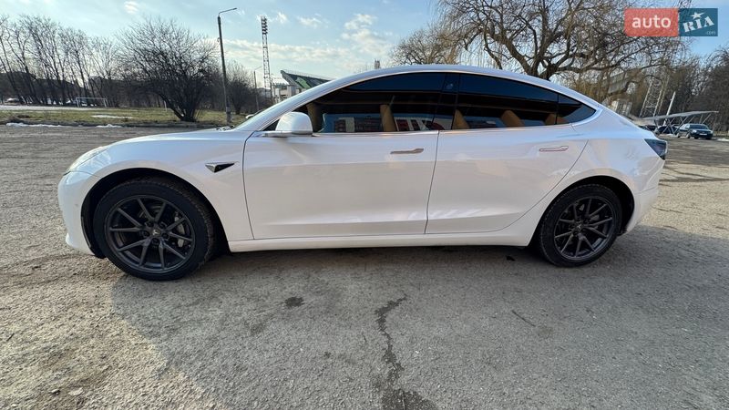 Седан Tesla Model 3 2018 в Ивано-Франковске
