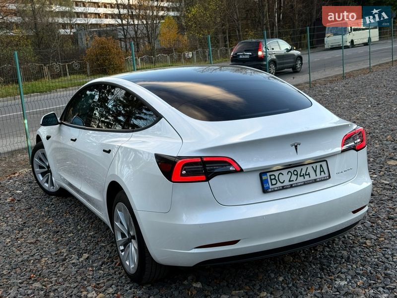 Седан Tesla Model 3 2021 в Трускавце