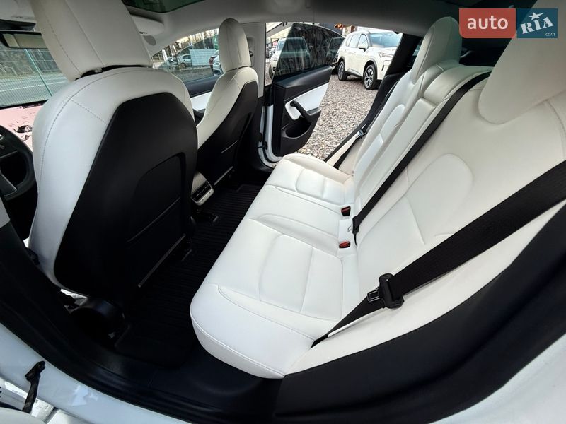 Седан Tesla Model 3 2021 в Трускавце