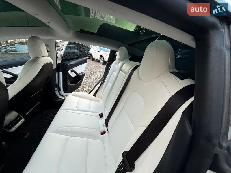 Седан Tesla Model 3 2021 в Трускавце