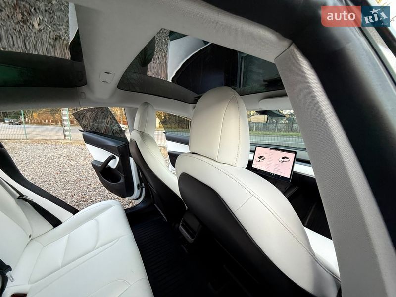 Седан Tesla Model 3 2021 в Трускавце