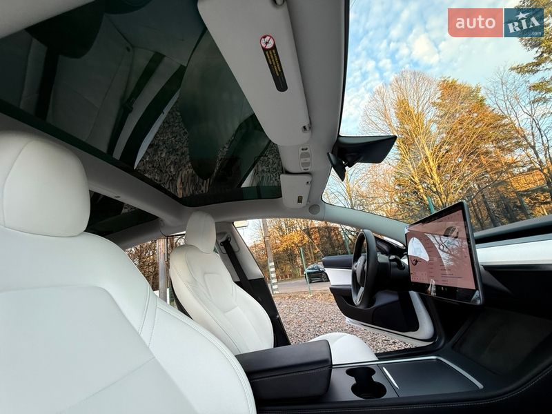 Седан Tesla Model 3 2021 в Трускавце