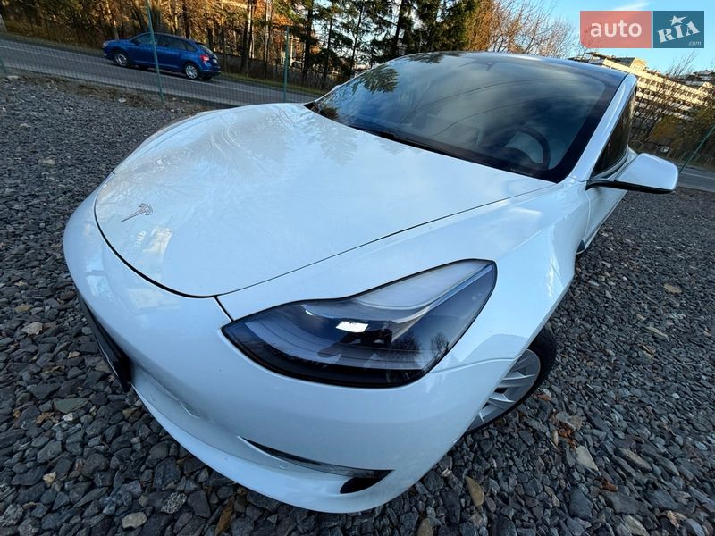 Седан Tesla Model 3 2021 в Трускавце