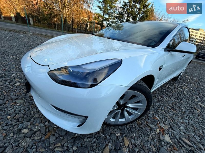 Седан Tesla Model 3 2021 в Трускавце