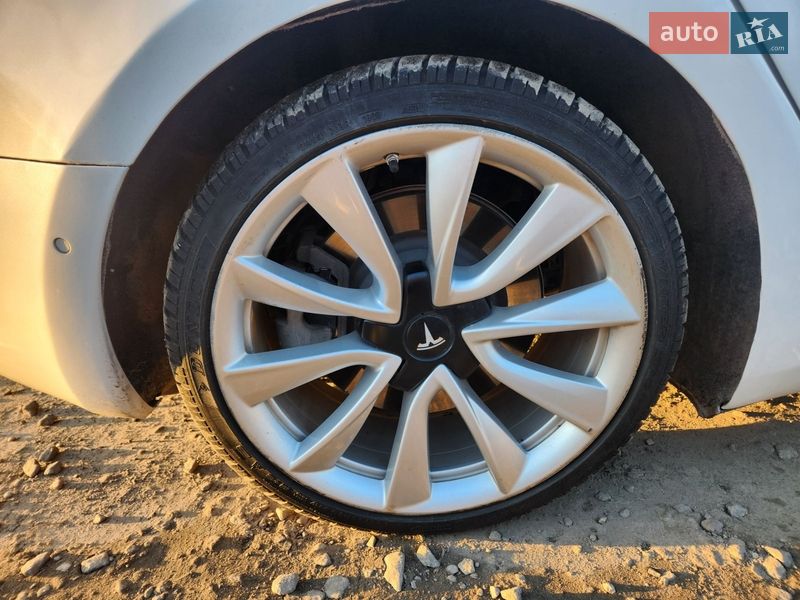 Седан Tesla Model 3 2019 в Львове