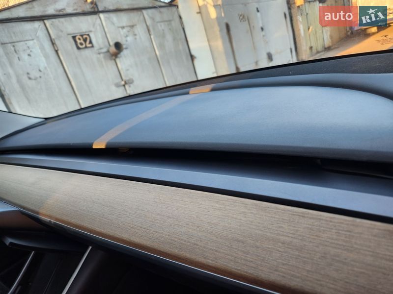 Седан Tesla Model 3 2019 в Львове