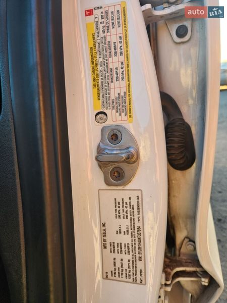 Седан Tesla Model 3 2019 в Львове