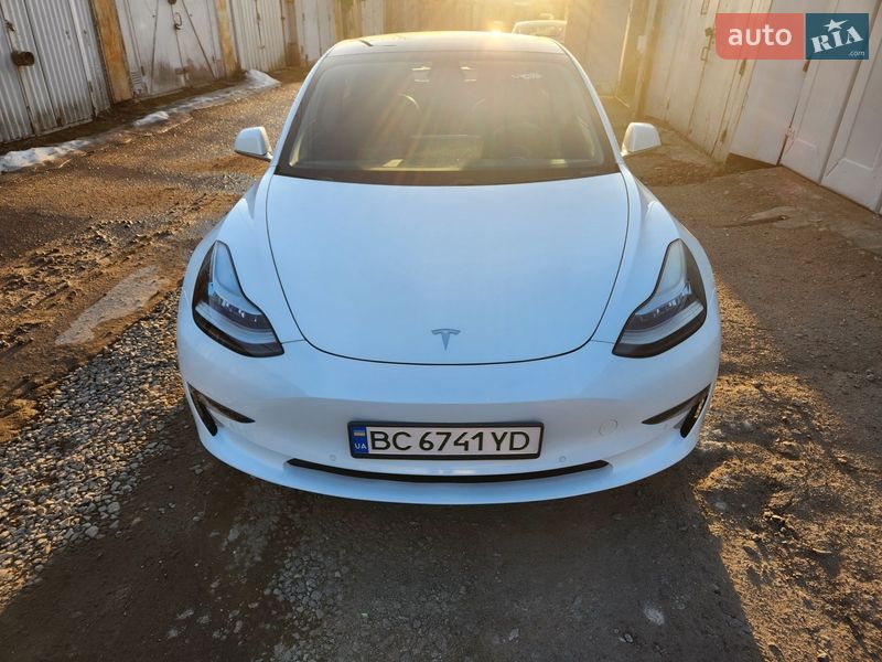 Седан Tesla Model 3 2019 в Львове