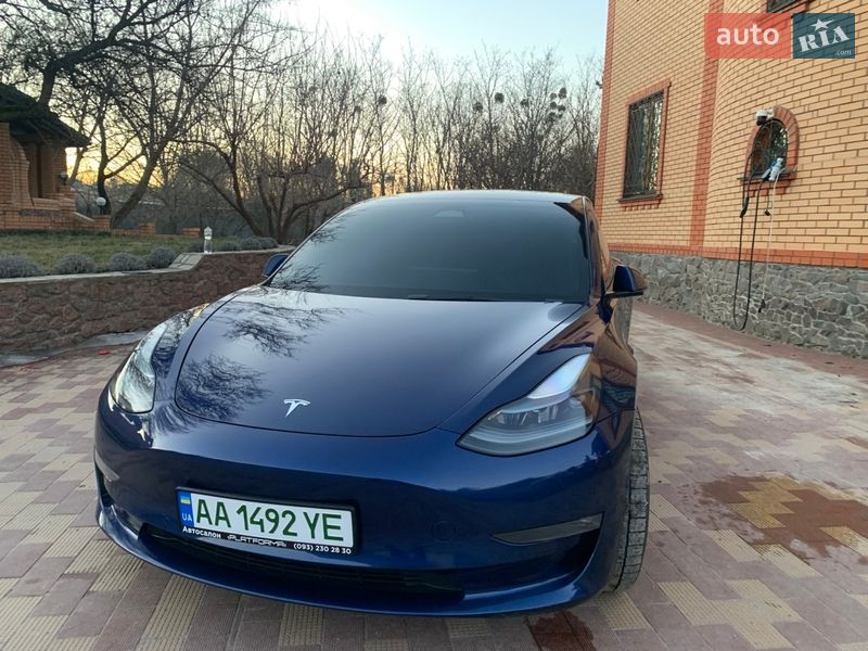 Седан Tesla Model 3 2022 в Обухові