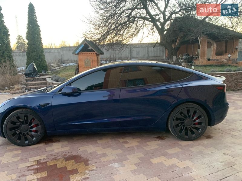 Седан Tesla Model 3 2022 в Обухові