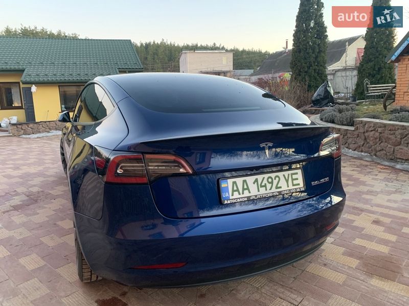 Седан Tesla Model 3 2022 в Обухові