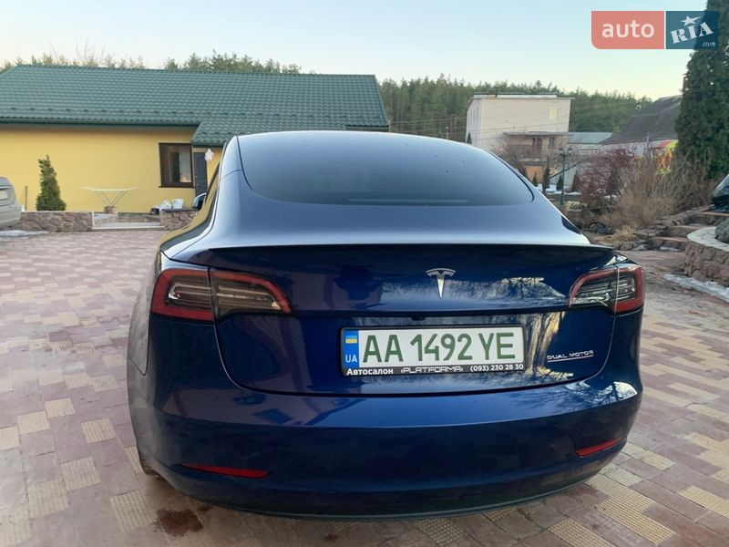 Седан Tesla Model 3 2022 в Обухові