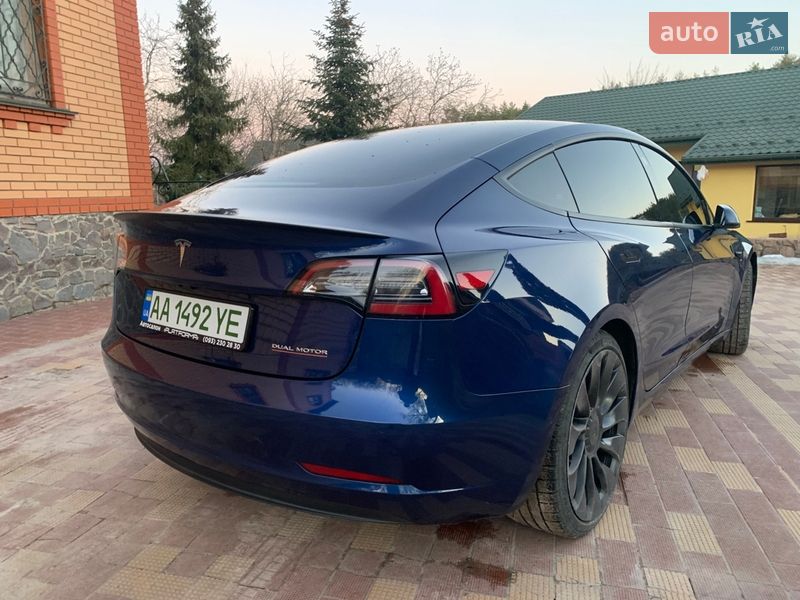 Седан Tesla Model 3 2022 в Обухові