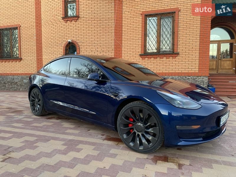 Седан Tesla Model 3 2022 в Обухові