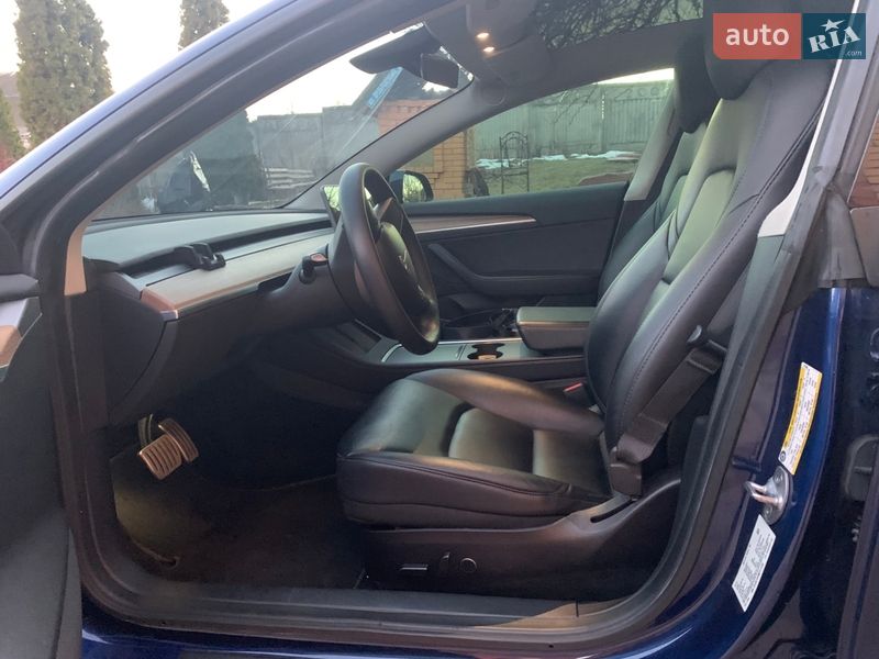Седан Tesla Model 3 2022 в Обухові