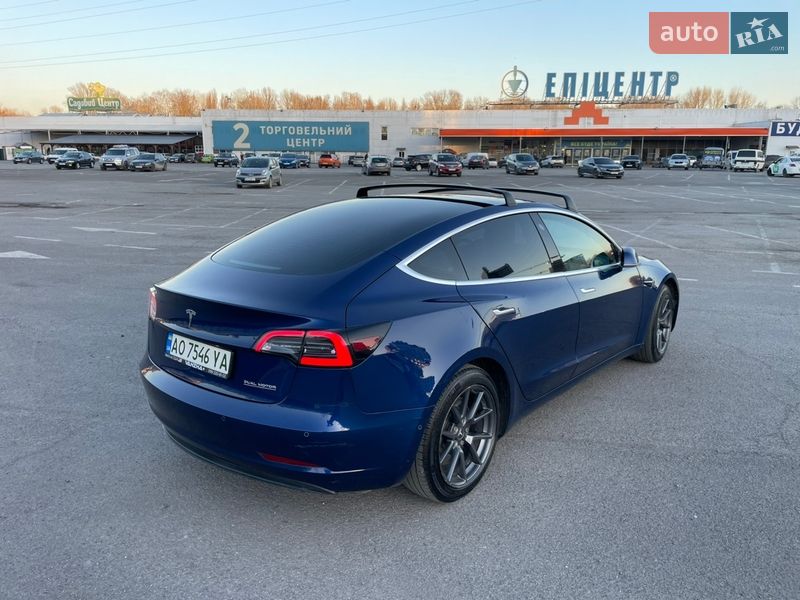 Седан Tesla Model 3 2019 в Ужгороді