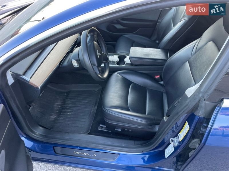 Седан Tesla Model 3 2019 в Ужгороді