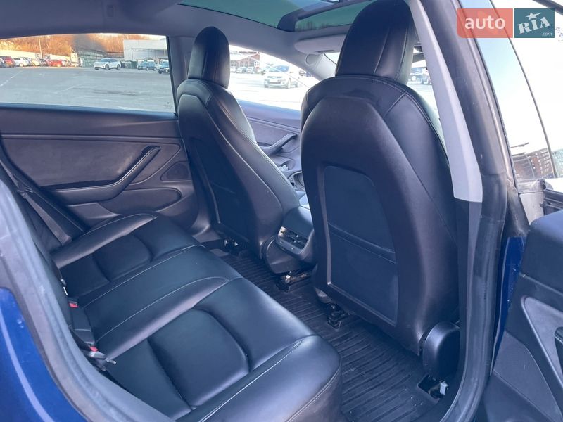 Седан Tesla Model 3 2019 в Ужгороді
