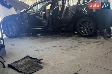 Седан Tesla Model 3 2018 в Чернигове фото 17 Седан Tesla Model 3 2018 в Чернигове
