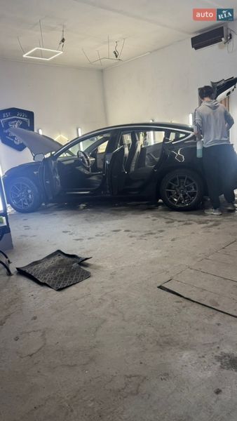 Седан Tesla Model 3 2018 в Чернигове фото 17 Седан Tesla Model 3 2018 в Чернигове