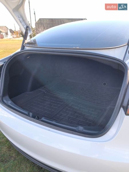 Седан Tesla Model 3 2023 в Болграде