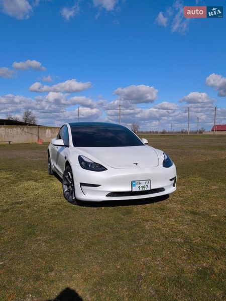 Седан Tesla Model 3 2023 в Болграде