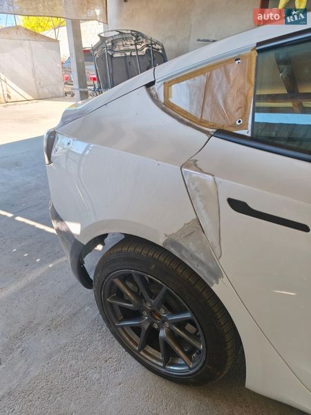 Седан Tesla Model 3 2023 в Болграде