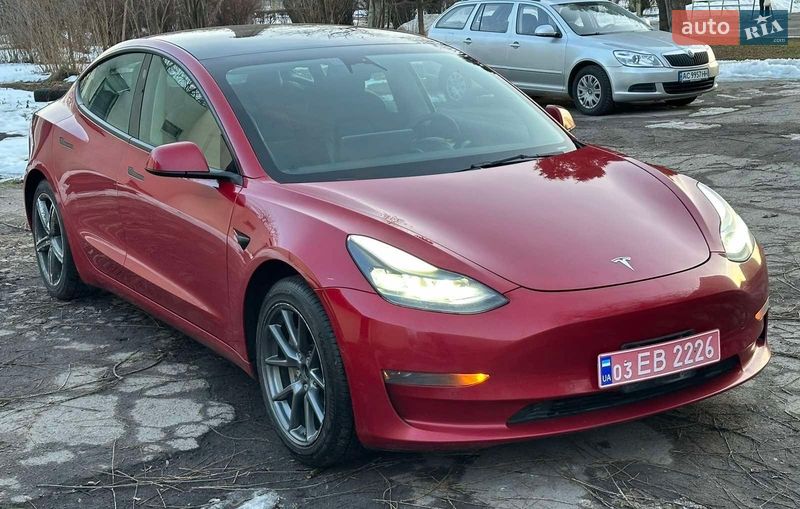 Седан Tesla Model 3 2022 в Ровно
