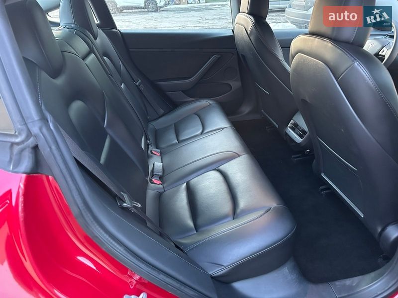 Седан Tesla Model 3 2022 в Ровно