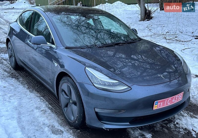 Седан Tesla Model 3 2019 в Ровно