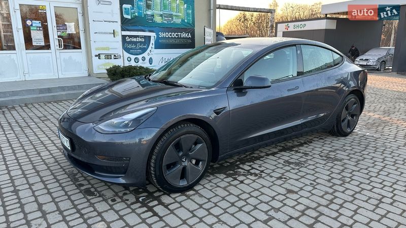 Седан Tesla Model 3 2023 в Самборі