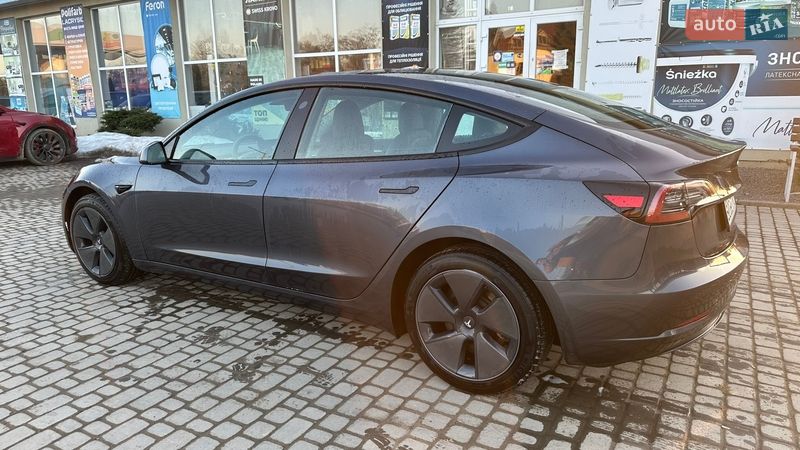 Седан Tesla Model 3 2023 в Самборі