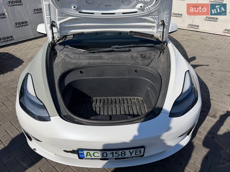 Седан Tesla Model 3 2021 в Луцке