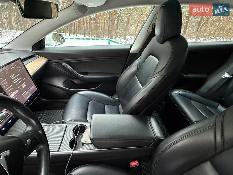 Седан Tesla Model 3 2018 в Киеве