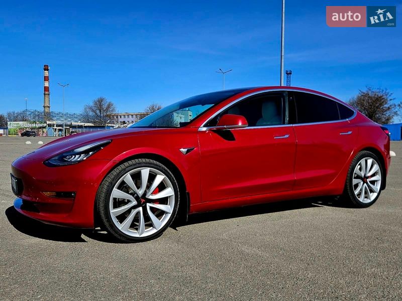 Седан Tesla Model 3 2018 в Дніпрі