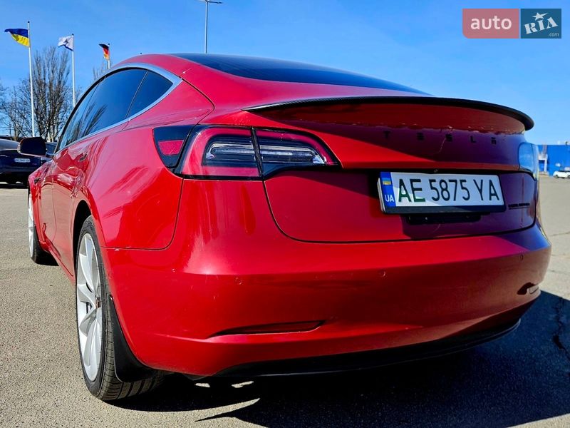Седан Tesla Model 3 2018 в Дніпрі
