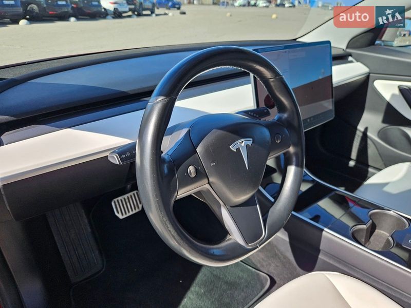 Седан Tesla Model 3 2018 в Дніпрі