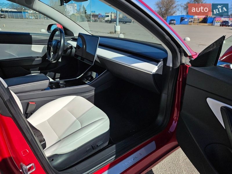 Седан Tesla Model 3 2018 в Дніпрі
