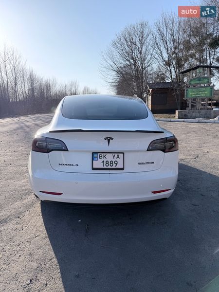Седан Tesla Model 3 2021 в Рокитном