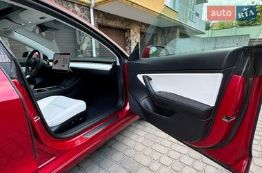 Седан Tesla Model 3 2021 в Львові