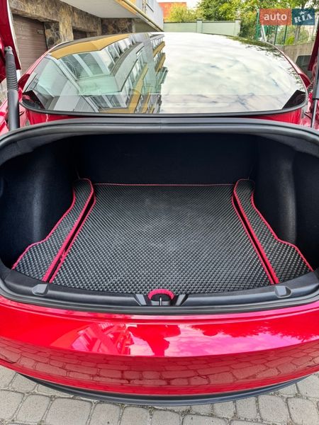 Седан Tesla Model 3 2021 в Львові