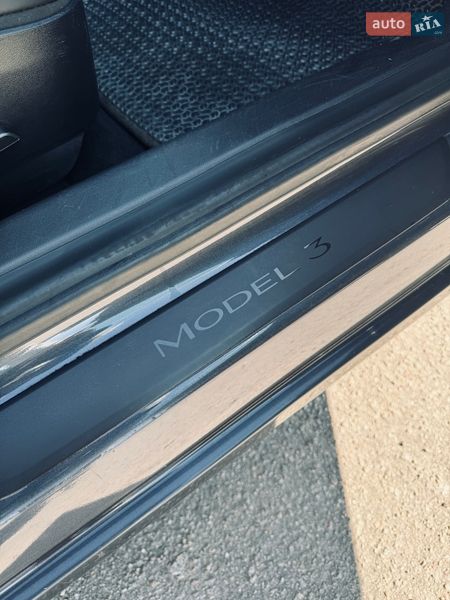 Седан Tesla Model 3 2020 в Кременчуці