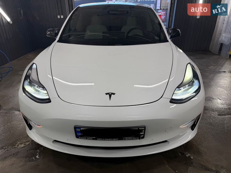 Седан Tesla Model 3 2021 в Києві