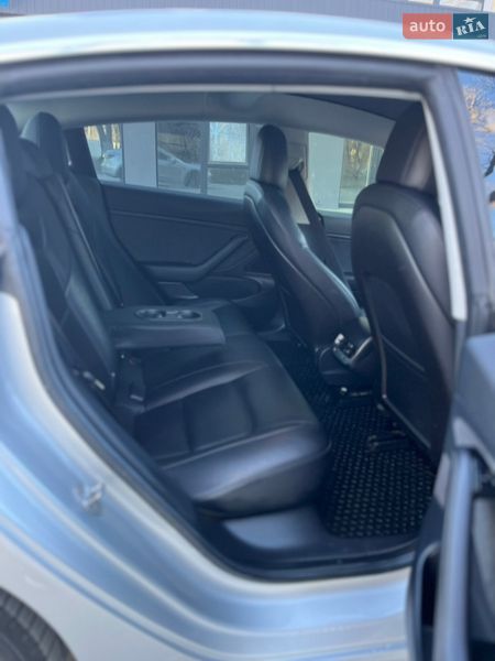 Седан Tesla Model 3 2018 в Новояворовске