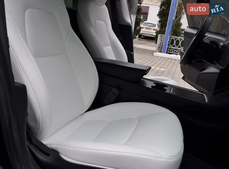Седан Tesla Model 3 2021 в Одессе