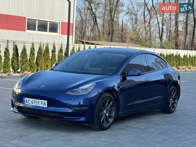 Седан Tesla Model 3 2022 в Луцке