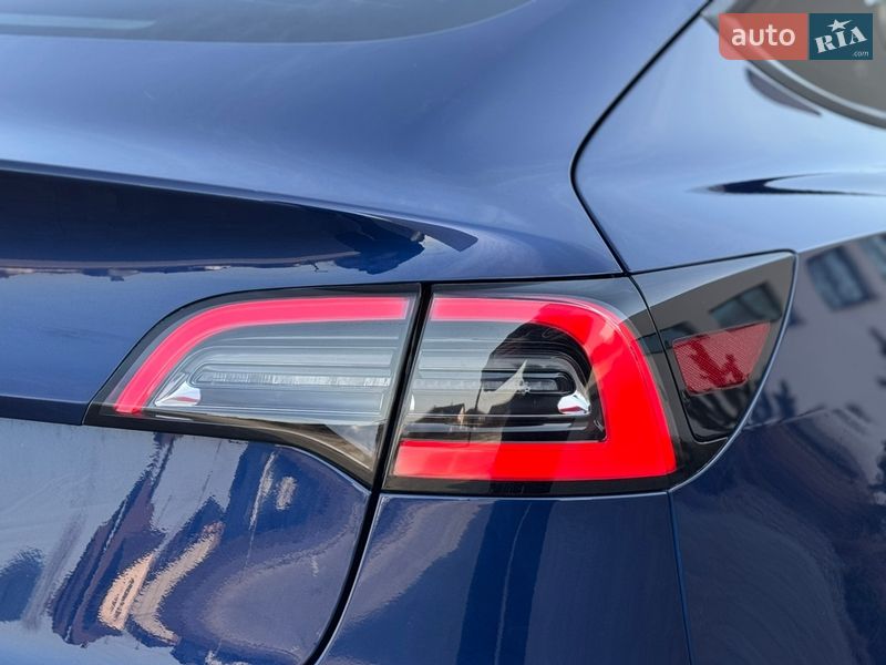 Седан Tesla Model 3 2022 в Луцке
