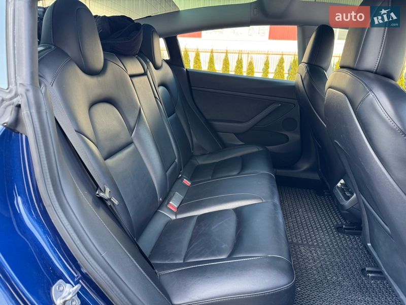 Седан Tesla Model 3 2022 в Луцке