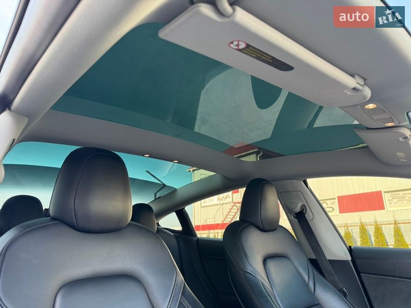 Седан Tesla Model 3 2022 в Луцке